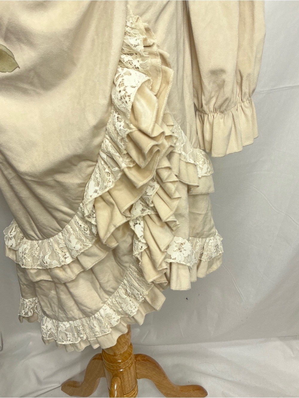 2201 - Lolita Cream Floral Lace Ruffle Long Sleeve Dress - Picture 4 of 13